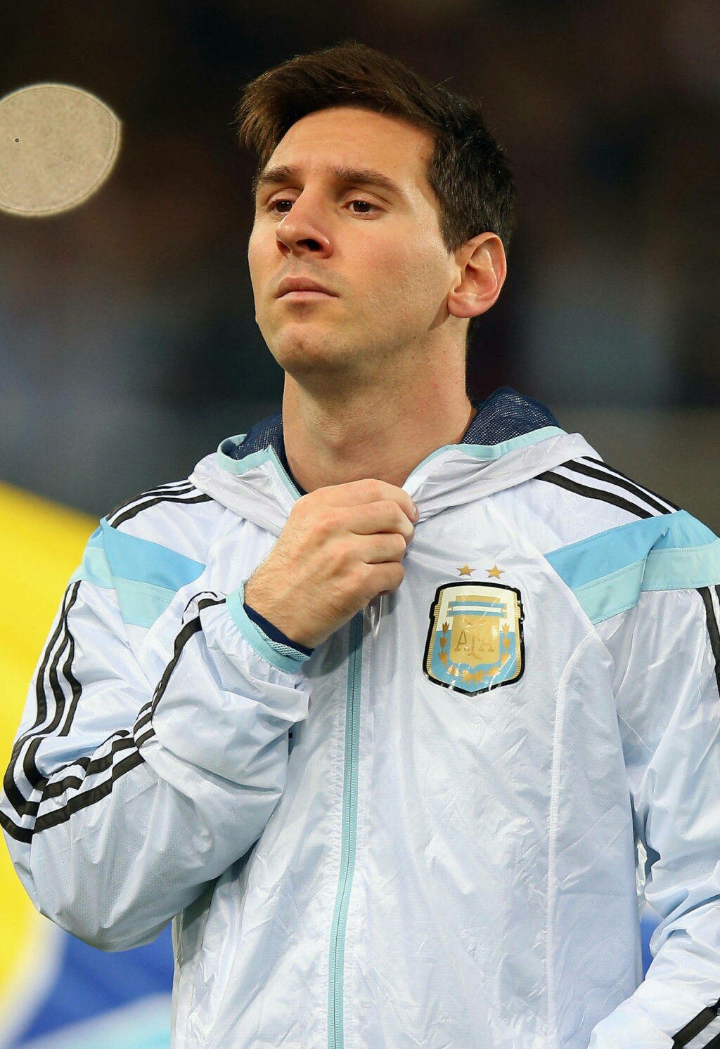 借我杀死庸碌的情怀 借我纵容的悲怆与哭喊